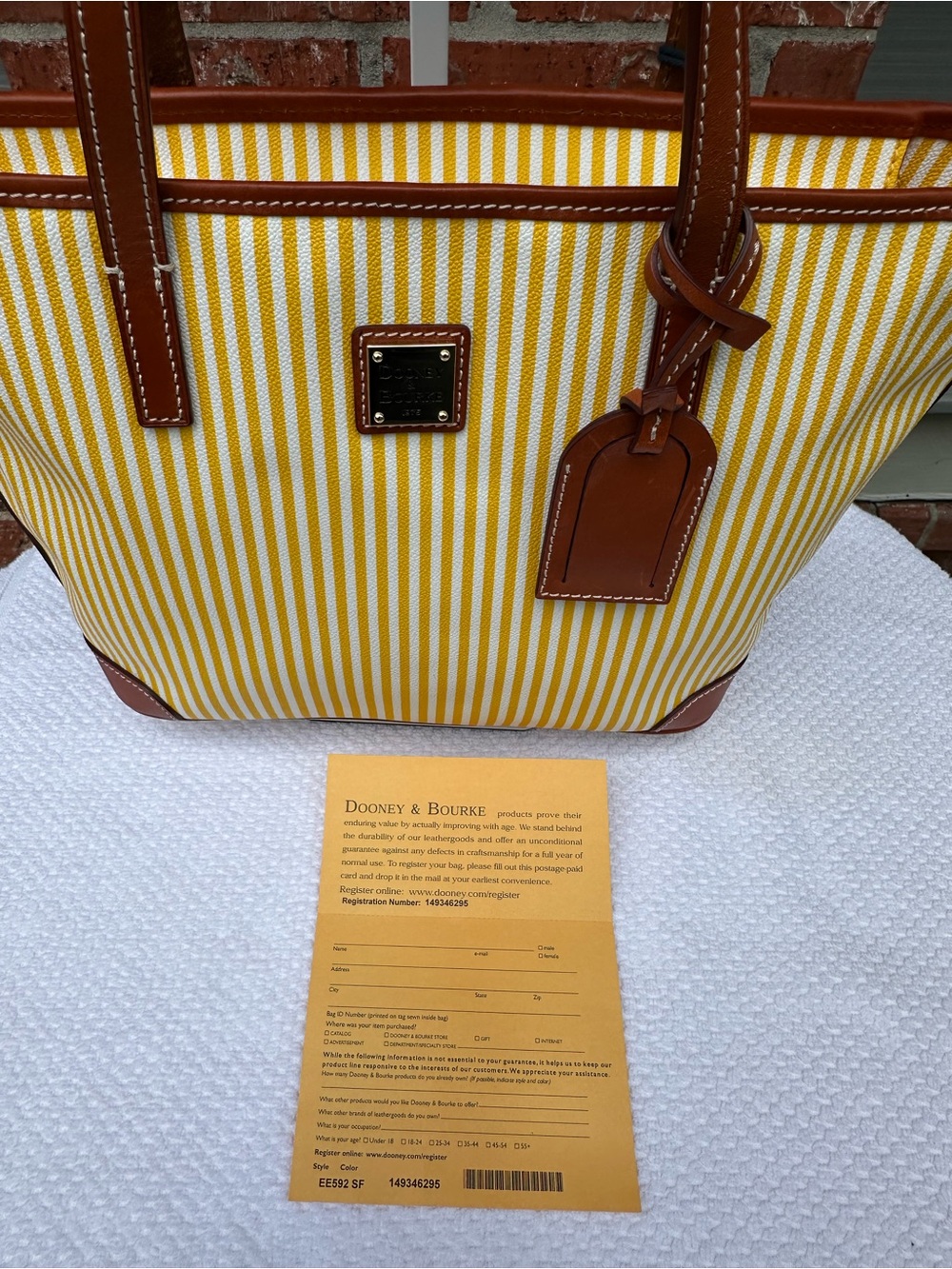 ๐ NWT Dooney & Bourke Striped Coated
Cotton Shopper Tote Yellow K9782515 - Picture 14 of 14